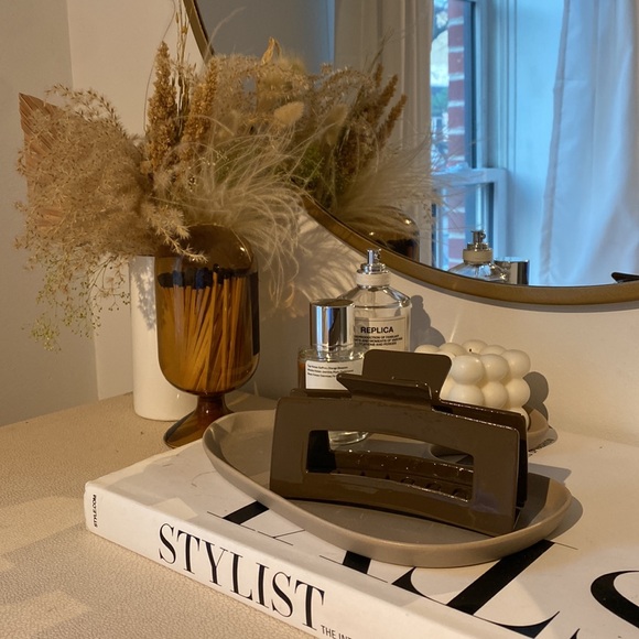 Kōv Essentials Daily Claw Clip XL in Mocha - Picture 8 of 8